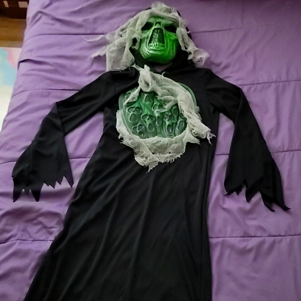 Gently Loved size medium unisex Grim Reaper costume with mask